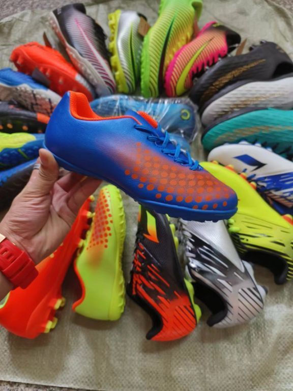 46549 - High quality low price soccer shoes China
